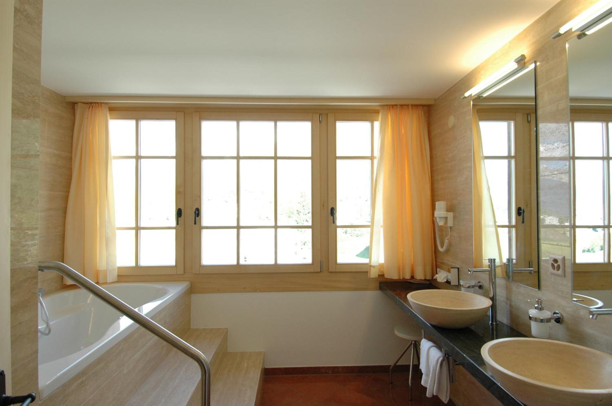 Schweizerhaus Swiss Quality Hotel Maloja Chambre photo